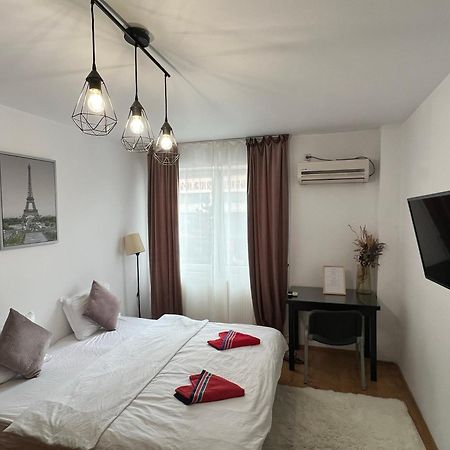 2 Rooms Apartment City Center Iasi Ngoại thất bức ảnh