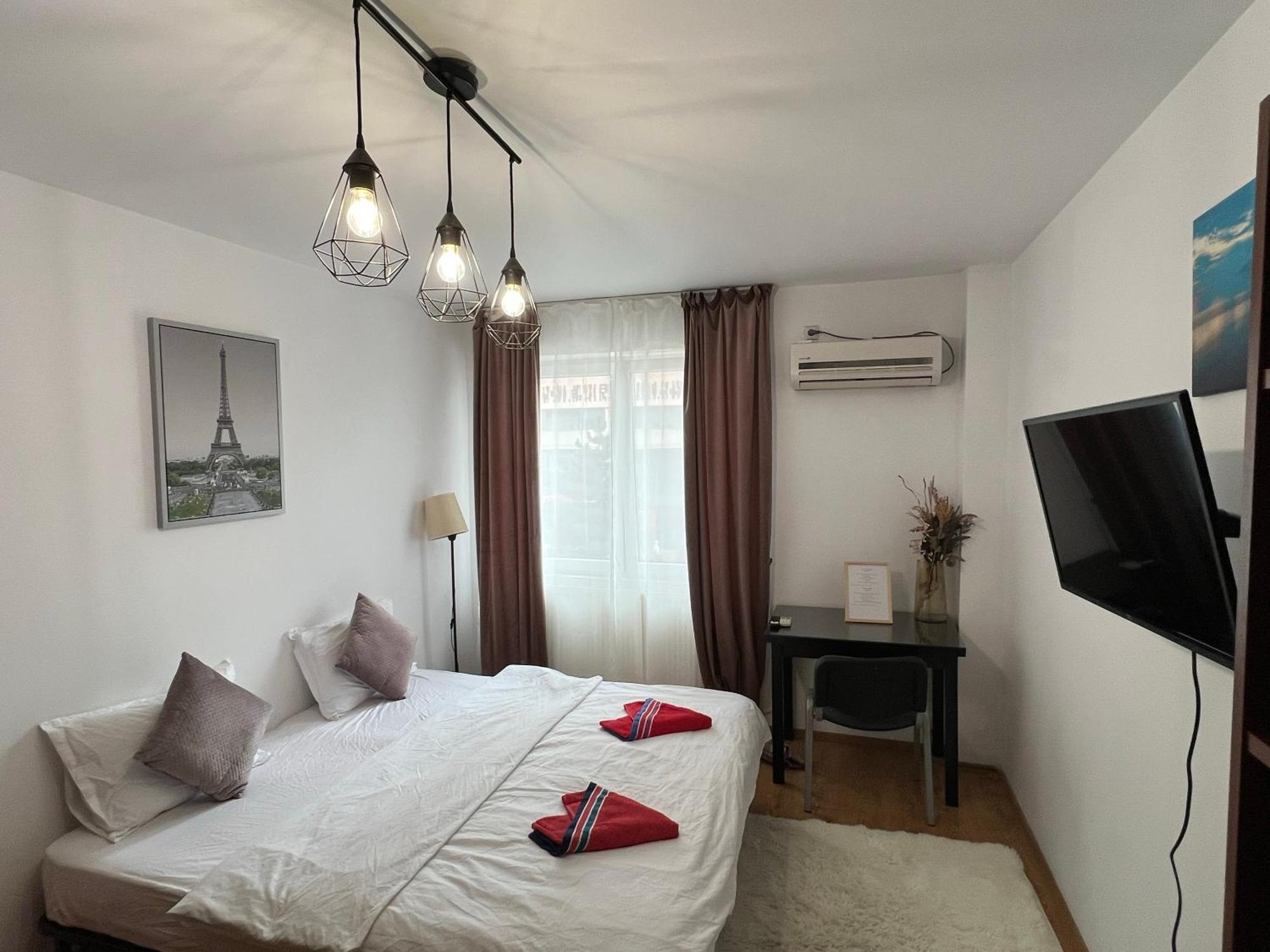 2 Rooms Apartment City Center Iasi Ngoại thất bức ảnh