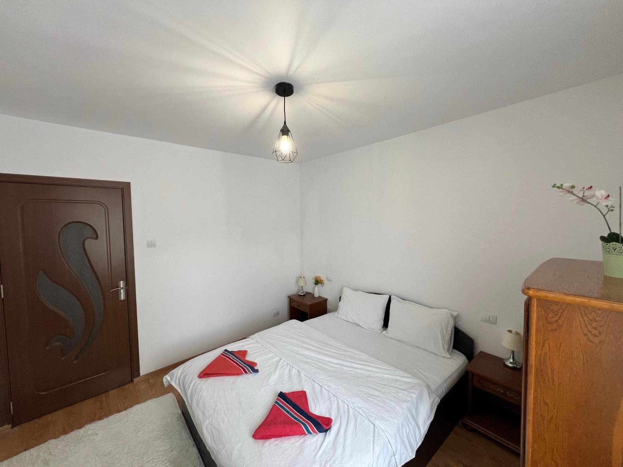 2 Rooms Apartment City Center Iasi Ngoại thất bức ảnh